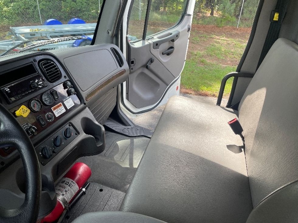 Medium Duty Box Truck-Light and Medium Duty Trucks-Freightliner-2019-M2-Spartanburg-SC-218,536\n\t\tmiles-$ 46,250 - Image 19