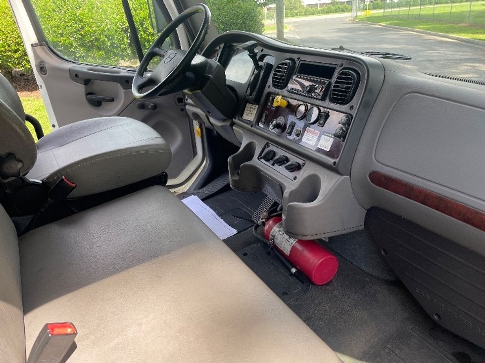 Medium Duty Box Truck-Light and Medium Duty Trucks-Freightliner-2019-M2-Spartanburg-SC-218,536\n\t\tmiles-$ 46,250 - Image 22