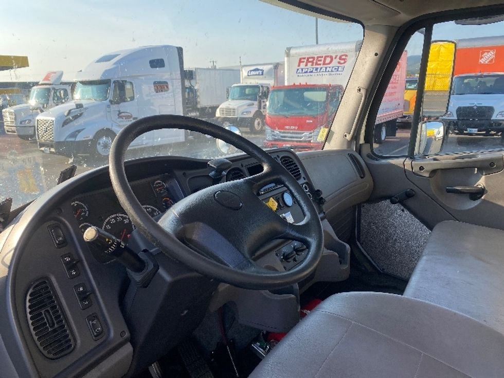 Medium Duty Box Truck-Light and Medium Duty Trucks-Freightliner-2019-M2-Spokane Valley-WA-111,582\n\t\tmiles-$ 59,500 - Image 17