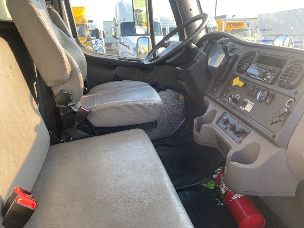 Medium Duty Box Truck-Light and Medium Duty Trucks-Freightliner-2019-M2-Spokane Valley-WA-111,582\n\t\tmiles-$ 59,500 - Image 22