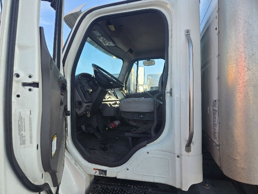 Medium Duty Box Truck-Light and Medium Duty Trucks-Freightliner-2019-M2-Spokane Valley-WA-130,154\n\t\tmiles-$ 55,750 - Image 16