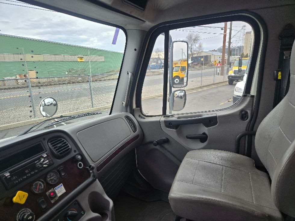 Medium Duty Box Truck-Light and Medium Duty Trucks-Freightliner-2019-M2-Spokane Valley-WA-204,418\n\t\tmiles-$ 46,750 - Image 19