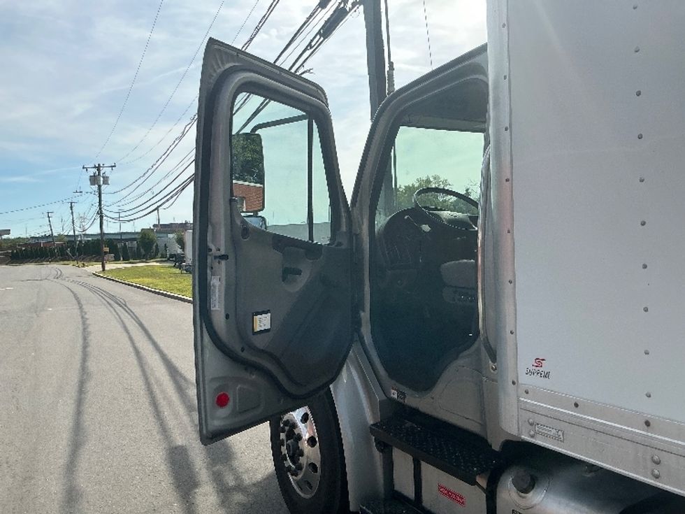 Medium Duty Box Truck-Light and Medium Duty Trucks-Freightliner-2019-M2-Springfield-MA-181,861\n\t\tmiles-$ 34,500 - Image 16
