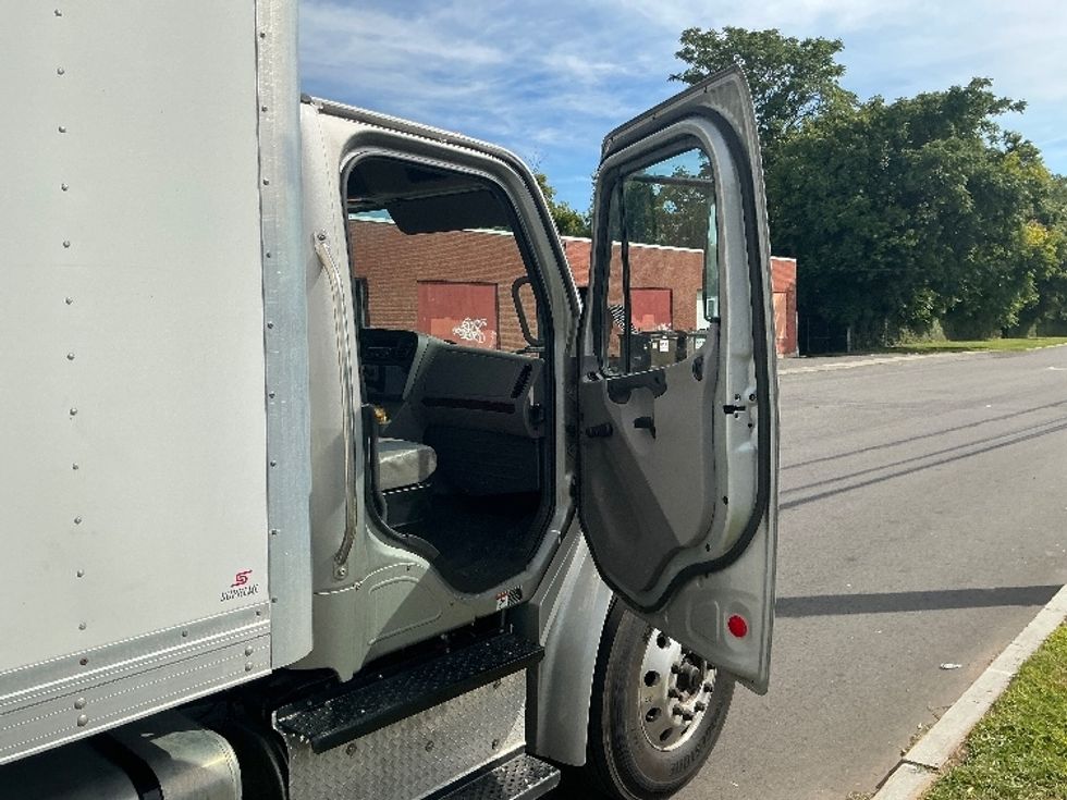 Medium Duty Box Truck-Light and Medium Duty Trucks-Freightliner-2019-M2-Springfield-MA-181,861\n\t\tmiles-$ 34,500 - Image 20