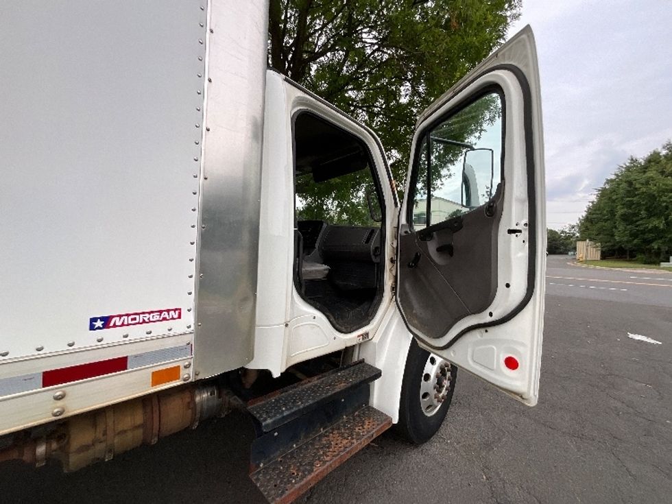 Medium Duty Box Truck-Light and Medium Duty Trucks-Freightliner-2019-M2-Sterling-VA-166,145\n\t\tmiles-$ 52,750 - Image 18