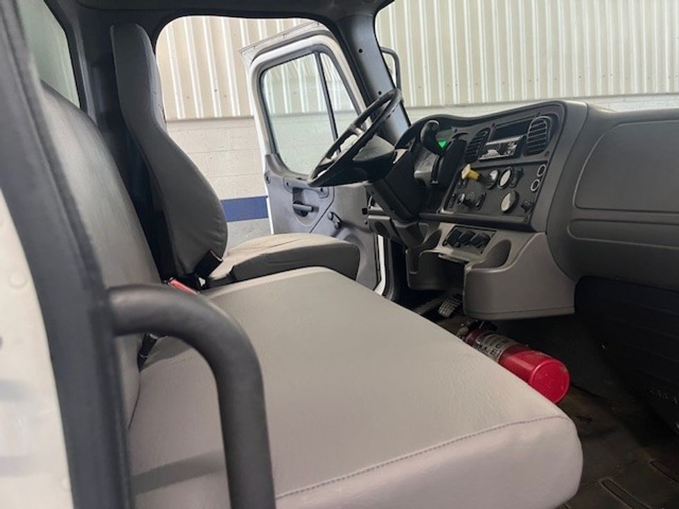 Medium Duty Box Truck-Light and Medium Duty Trucks-Freightliner-2019-M2-Sterling-VA-166,145\n\t\tmiles-$ 52,750 - Image 20