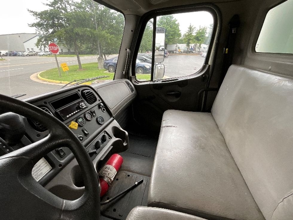 Medium Duty Box Truck-Light and Medium Duty Trucks-Freightliner-2019-M2-Sterling-VA-183,140\n\t\tmiles-$ 49,250 - Image 18