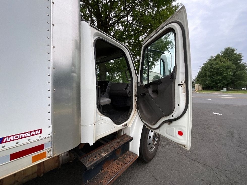 Medium Duty Box Truck-Light and Medium Duty Trucks-Freightliner-2019-M2-Sterling-VA-183,140\n\t\tmiles-$ 49,250 - Image 19
