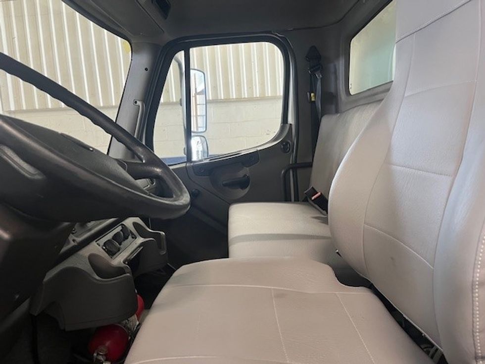 Medium Duty Box Truck-Light and Medium Duty Trucks-Freightliner-2019-M2-Sterling-VA-183,140\n\t\tmiles-$ 49,250 - Image 25