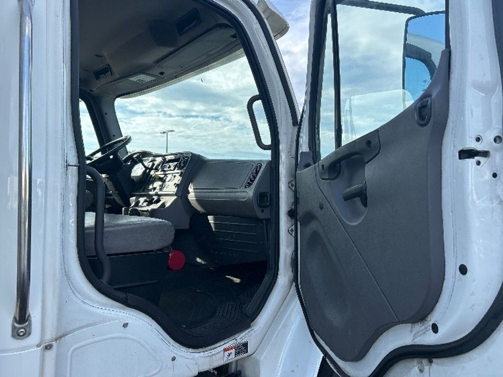 Medium Duty Box Truck-Light and Medium Duty Trucks-Freightliner-2019-M2-Sterling-VA-199,879\n\t\tmiles-$ 51,750 - Image 20