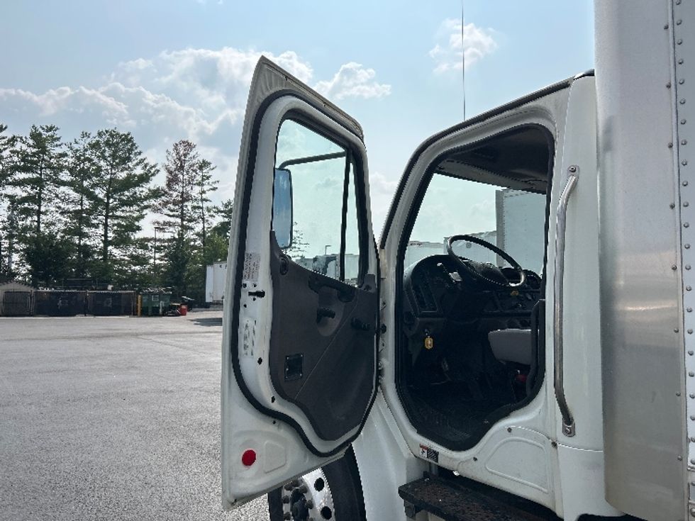 Medium Duty Box Truck-Light and Medium Duty Trucks-Freightliner-2019-M2-Sterling-VA-224,344\n\t\tmiles-$ 43,500 - Image 16