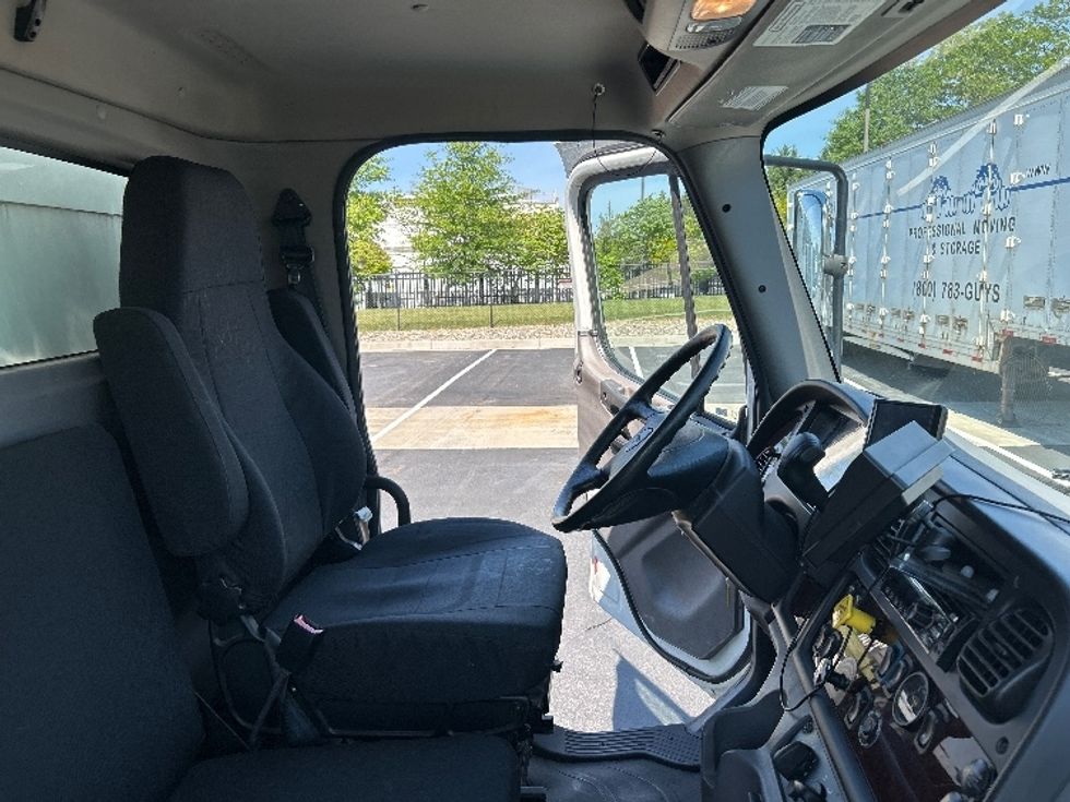 Medium Duty Box Truck-Light and Medium Duty Trucks-Freightliner-2019-M2-Sterling-VA-86,792\n\t\tmiles-$ 57,500 - Image 21