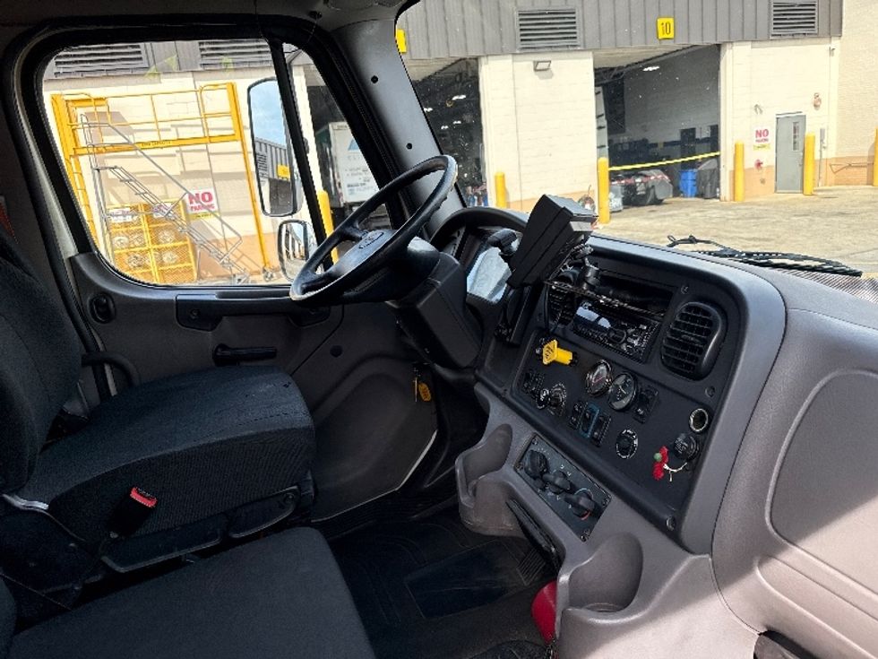Medium Duty Box Truck-Light and Medium Duty Trucks-Freightliner-2019-M2-Sturtevant-WI-133,822\n\t\tmiles-$ 52,750 - Image 22