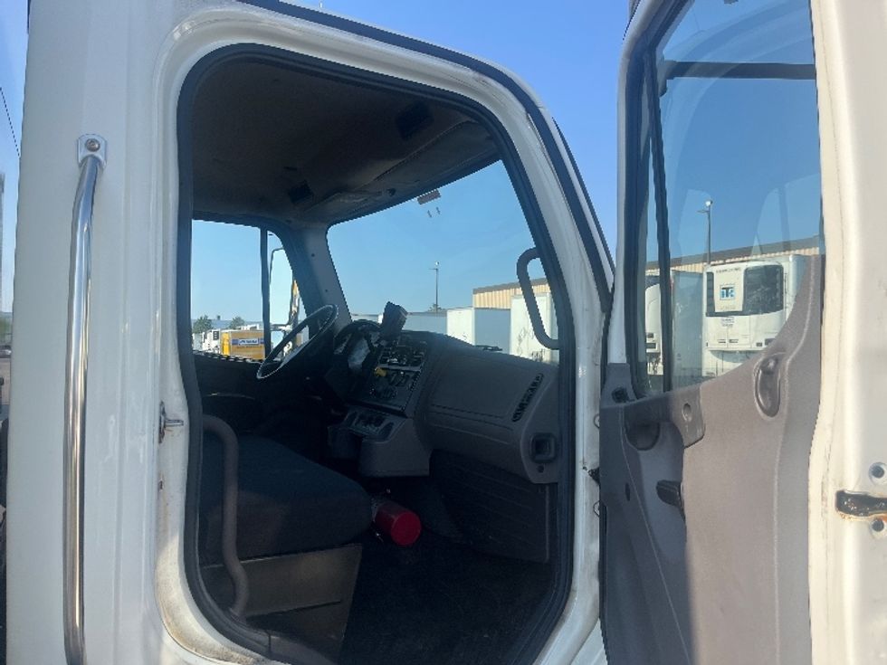 Medium Duty Box Truck-Light and Medium Duty Trucks-Freightliner-2019-M2-Sturtevant-WI-174,492\n\t\tmiles-$ 47,000 - Image 20