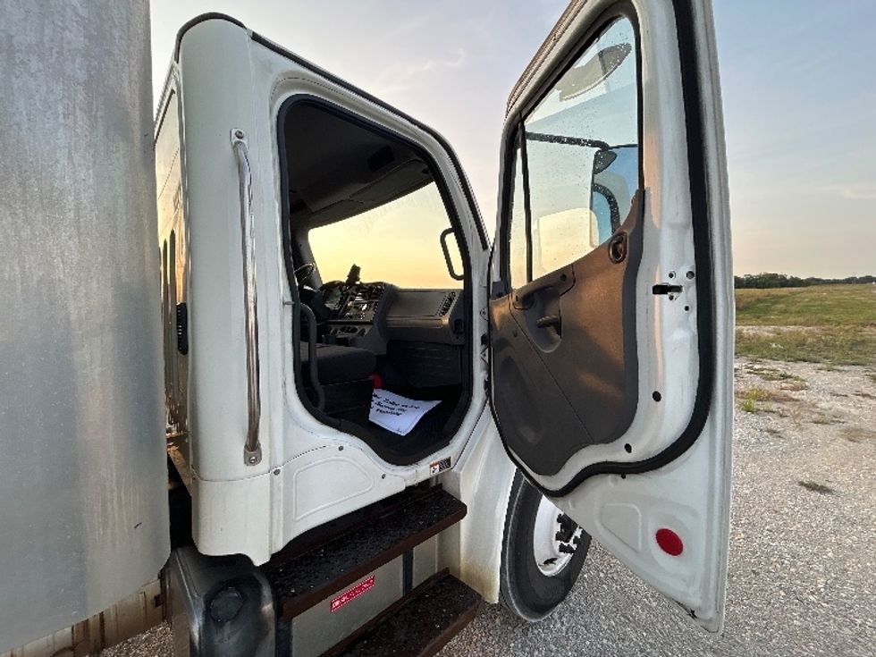 Medium Duty Box Truck-Light and Medium Duty Trucks-Freightliner-2019-M2-Sturtevant-WI-184,955\n\t\tmiles-$ 45,250 - Image 20