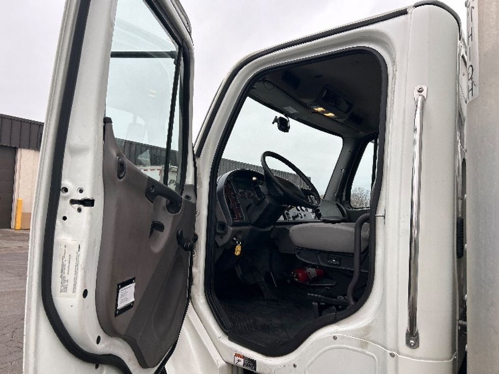 Medium Duty Box Truck-Light and Medium Duty Trucks-Freightliner-2019-M2-Sturtevant-WI-291,907\n\t\tmiles-$ 32,500 - Image 16