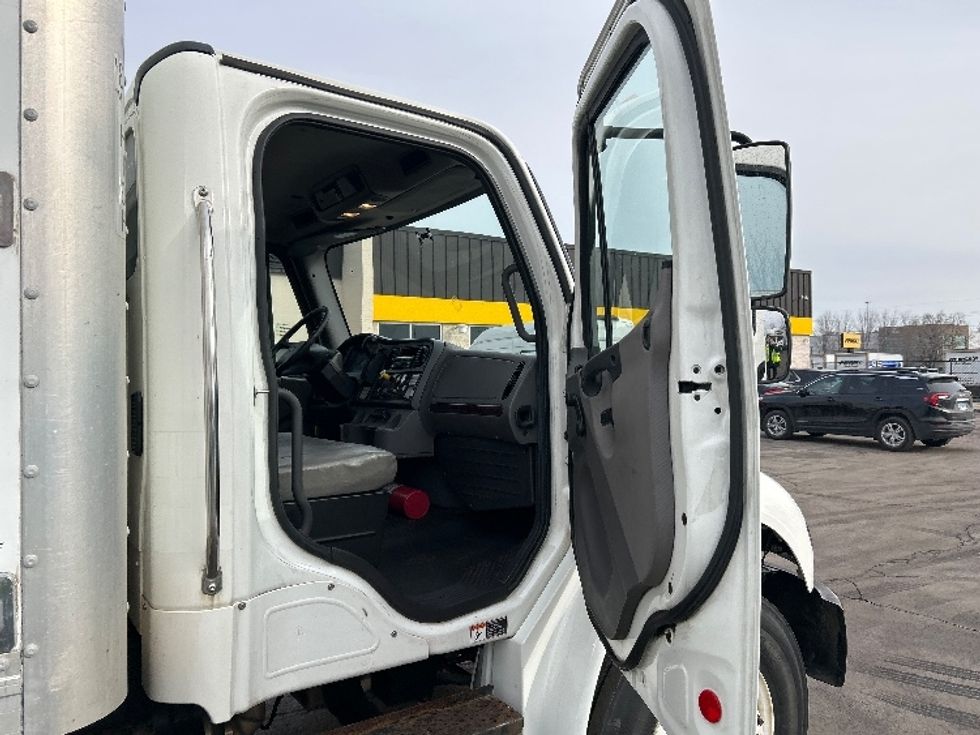 Medium Duty Box Truck-Light and Medium Duty Trucks-Freightliner-2019-M2-Sturtevant-WI-319,640\n\t\tmiles-$ 28,750 - Image 20