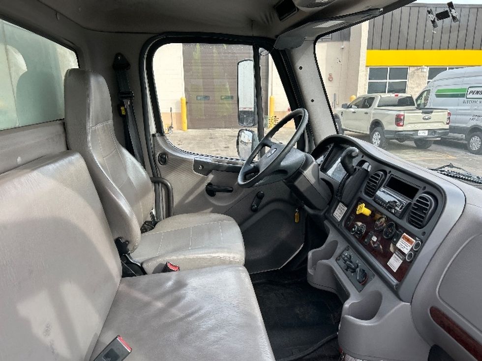 Medium Duty Box Truck-Light and Medium Duty Trucks-Freightliner-2019-M2-Sturtevant-WI-319,640\n\t\tmiles-$ 28,750 - Image 22