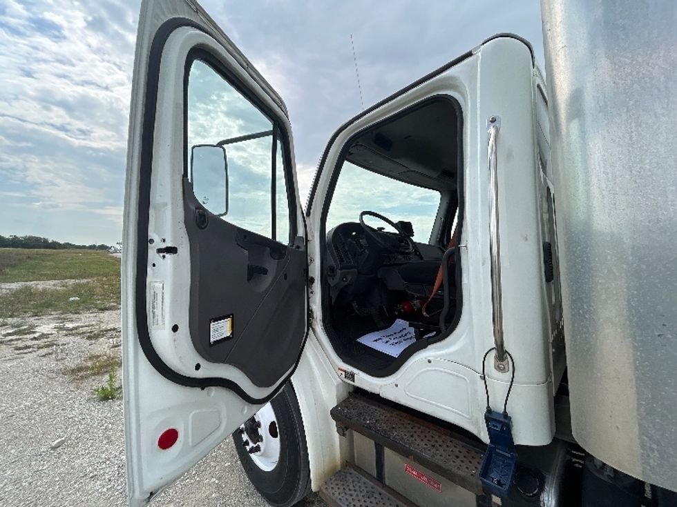 Medium Duty Box Truck-Light and Medium Duty Trucks-Freightliner-2019-M2-Sturtevant-WI-87,811\n\t\tmiles-$ 56,750 - Image 16