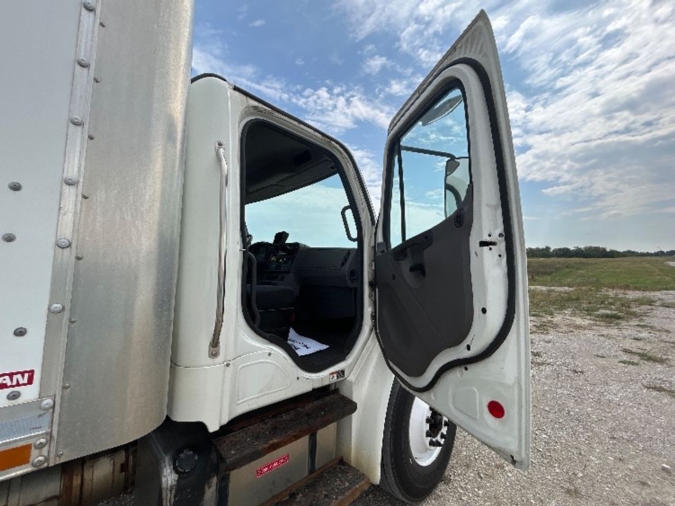 Medium Duty Box Truck-Light and Medium Duty Trucks-Freightliner-2019-M2-Sturtevant-WI-87,811\n\t\tmiles-$ 56,750 - Image 20