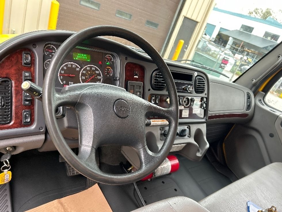 Medium Duty Box Truck-Light and Medium Duty Trucks-Freightliner-2019-M2-Surrey-BC-165,459\n\t\tkm-$ 74,750 - Image 17