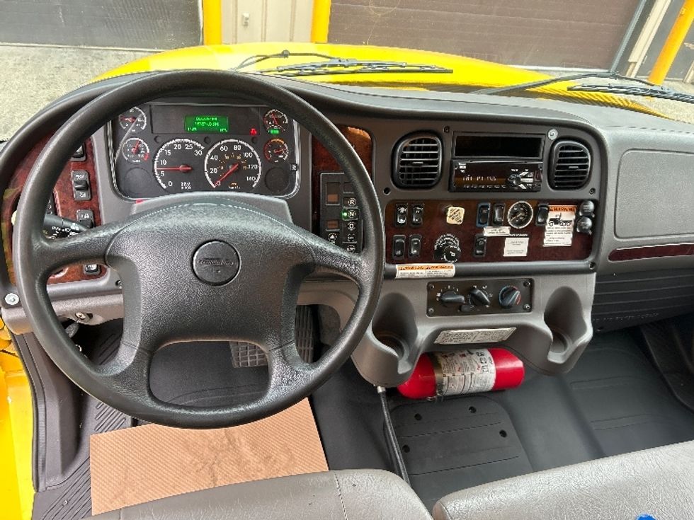 Medium Duty Box Truck-Light and Medium Duty Trucks-Freightliner-2019-M2-Surrey-BC-165,459\n\t\tkm-$ 74,750 - Image 18