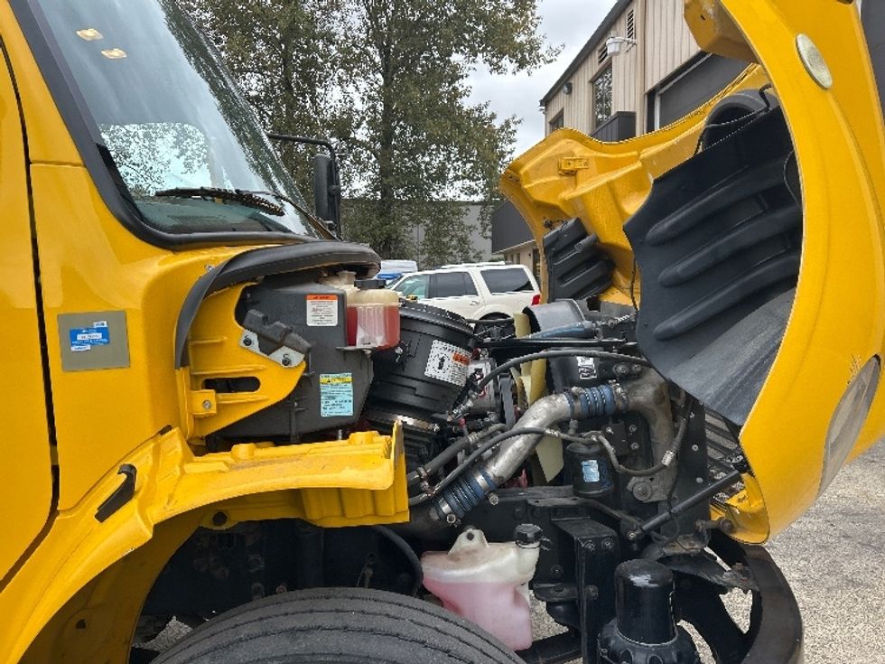 Medium Duty Box Truck-Light and Medium Duty Trucks-Freightliner-2019-M2-Surrey-BC-165,459\n\t\tkm-$ 74,750 - Image 24