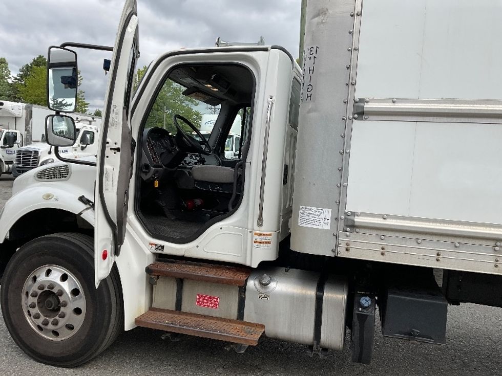 Medium Duty Box Truck-Light and Medium Duty Trucks-Freightliner-2019-M2-Surrey-BC-259,584\n\t\tkm-$ 66,750 - Image 16