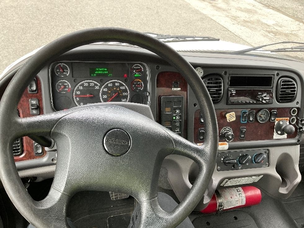 Medium Duty Box Truck-Light and Medium Duty Trucks-Freightliner-2019-M2-Surrey-BC-259,584\n\t\tkm-$ 66,750 - Image 17