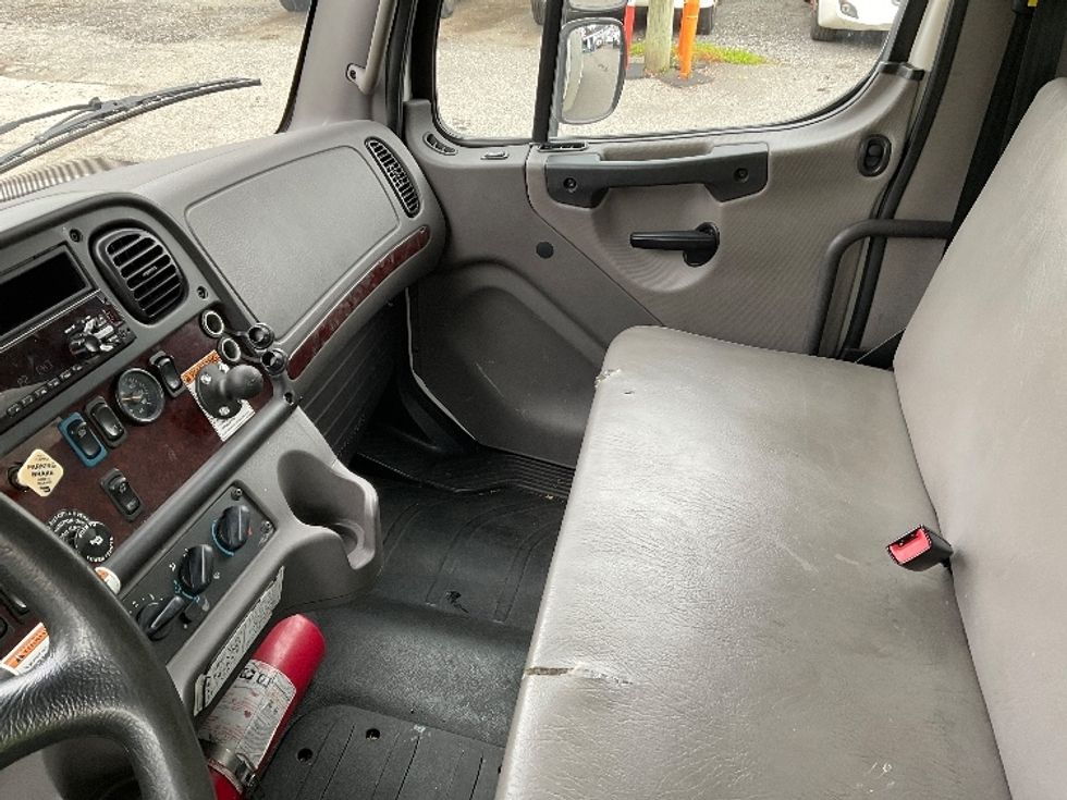 Medium Duty Box Truck-Light and Medium Duty Trucks-Freightliner-2019-M2-Surrey-BC-259,584\n\t\tkm-$ 66,750 - Image 19