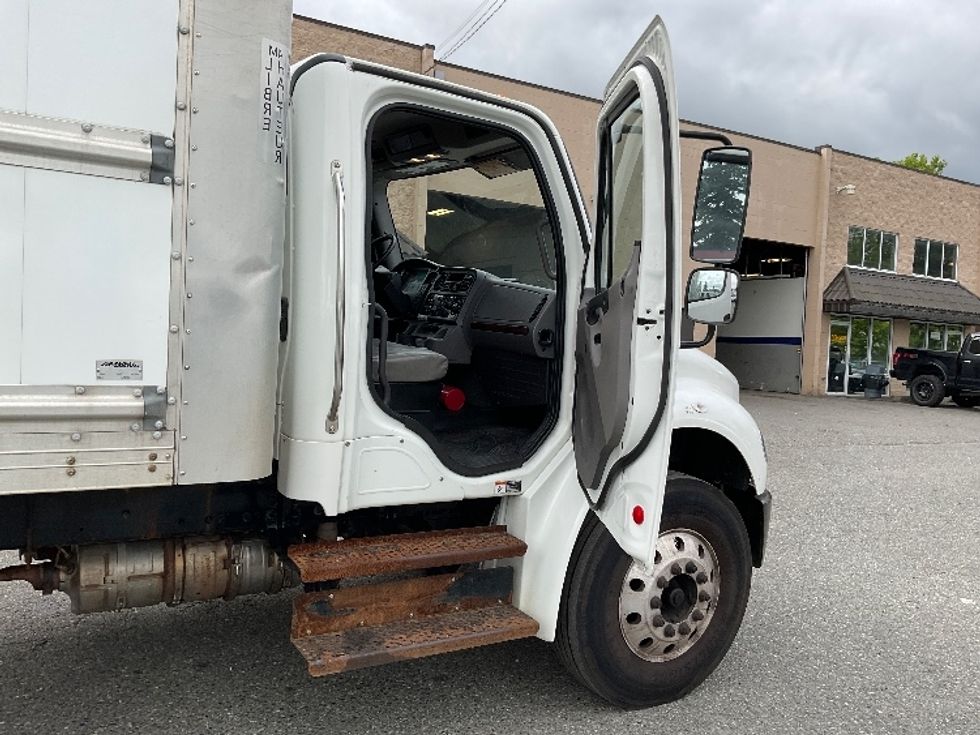 Medium Duty Box Truck-Light and Medium Duty Trucks-Freightliner-2019-M2-Surrey-BC-259,584\n\t\tkm-$ 66,750 - Image 20