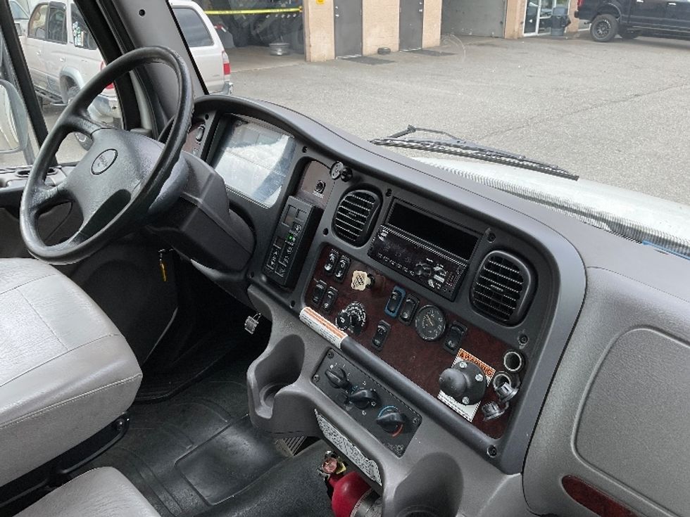 Medium Duty Box Truck-Light and Medium Duty Trucks-Freightliner-2019-M2-Surrey-BC-259,584\n\t\tkm-$ 66,750 - Image 22