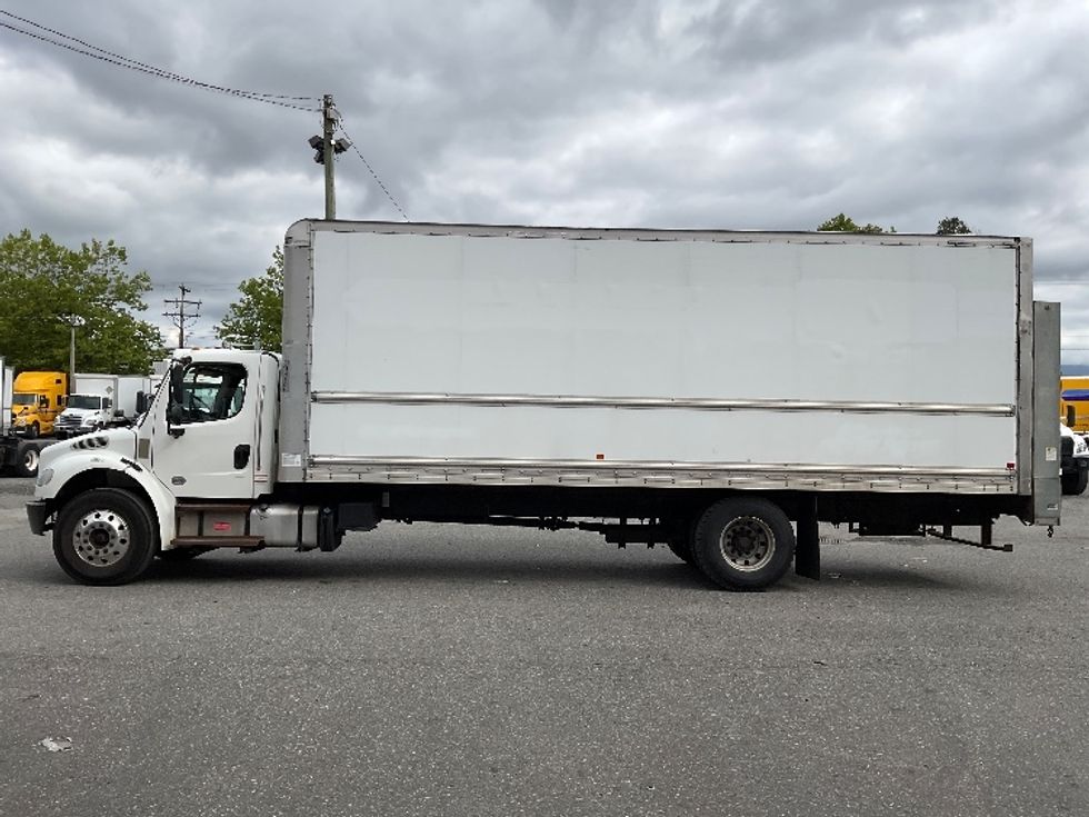 Medium Duty Box Truck-Light and Medium Duty Trucks-Freightliner-2019-M2-Surrey-BC-259,584\n\t\tkm-$ 66,750 - Image 4
