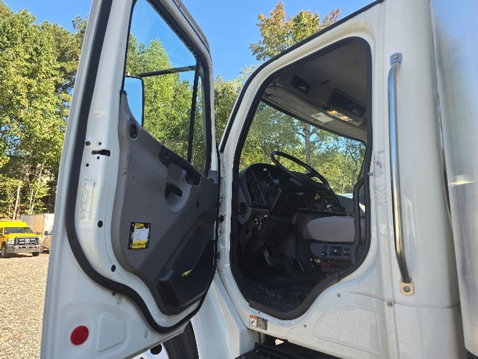 Medium Duty Box Truck-Light and Medium Duty Trucks-Freightliner-2019-M2-Suwanee-GA-192,044\n\t\tmiles-$ 49,750 - Image 16