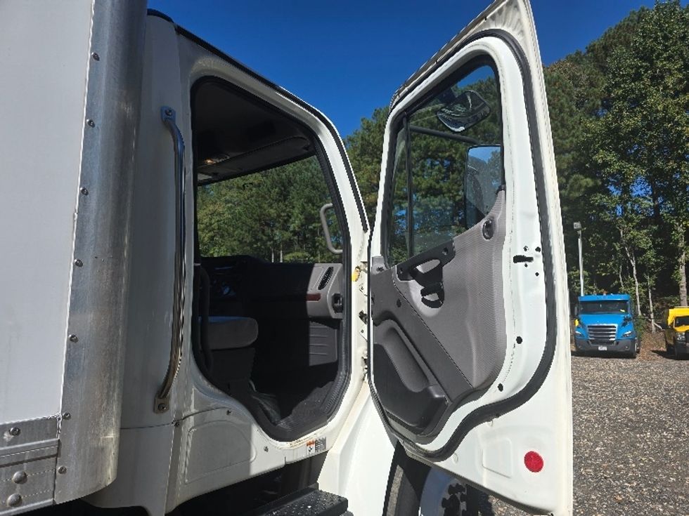 Medium Duty Box Truck-Light and Medium Duty Trucks-Freightliner-2019-M2-Suwanee-GA-192,044\n\t\tmiles-$ 49,750 - Image 20