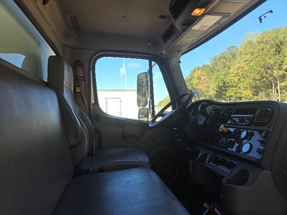 Medium Duty Box Truck-Light and Medium Duty Trucks-Freightliner-2019-M2-Suwanee-GA-192,044\n\t\tmiles-$ 49,750 - Image 22