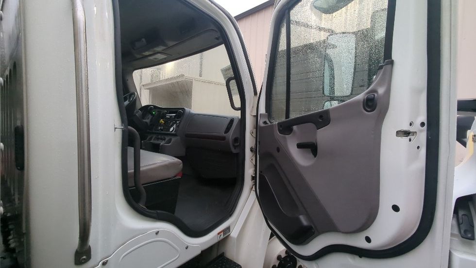 Medium Duty Box Truck-Light and Medium Duty Trucks-Freightliner-2019-M2-Suwanee-GA-231,688\n\t\tmiles-$ 36,250 - Image 18