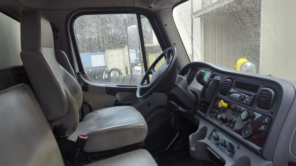 Medium Duty Box Truck-Light and Medium Duty Trucks-Freightliner-2019-M2-Suwanee-GA-231,688\n\t\tmiles-$ 36,250 - Image 20