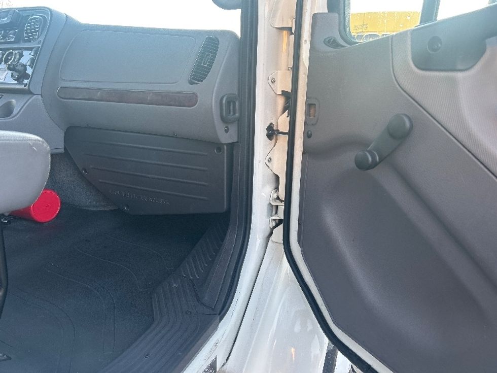 Medium Duty Box Truck-Light and Medium Duty Trucks-Freightliner-2019-M2-Swedesboro-NJ-224,879\n\t\tmiles-$ 52,750 - Image 19