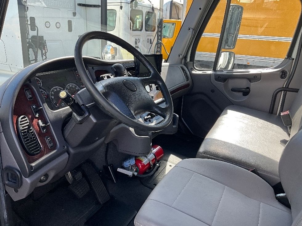 Medium Duty Box Truck-Light and Medium Duty Trucks-Freightliner-2019-M2-Tacoma-WA-147,076\n\t\tmiles-$ 55,750 - Image 16