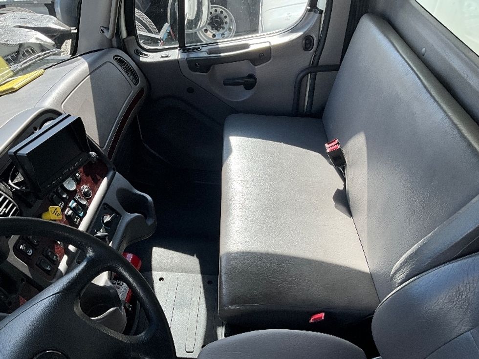 Medium Duty Box Truck-Light and Medium Duty Trucks-Freightliner-2019-M2-Tacoma-WA-147,076\n\t\tmiles-$ 55,750 - Image 18