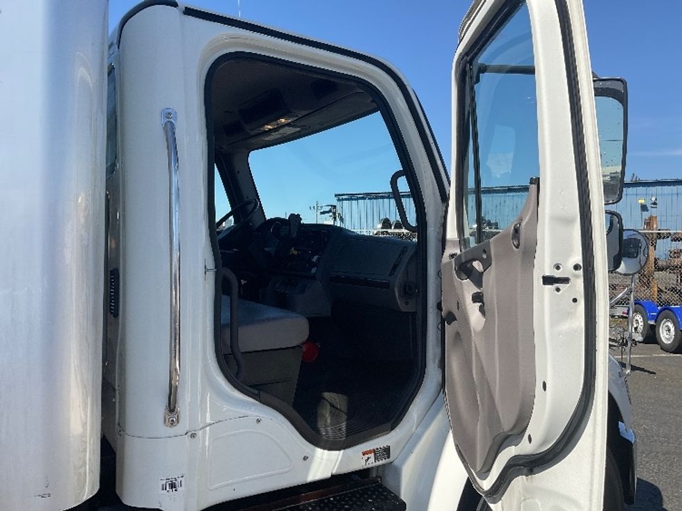 Medium Duty Box Truck-Light and Medium Duty Trucks-Freightliner-2019-M2-Tacoma-WA-147,076\n\t\tmiles-$ 55,750 - Image 19