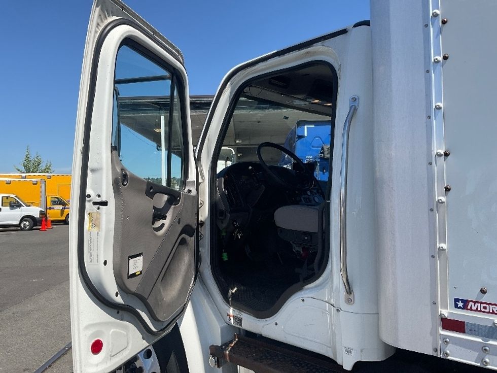 Medium Duty Box Truck-Light and Medium Duty Trucks-Freightliner-2019-M2-Tacoma-WA-165,239\n\t\tmiles-$ 55,750 - Image 16