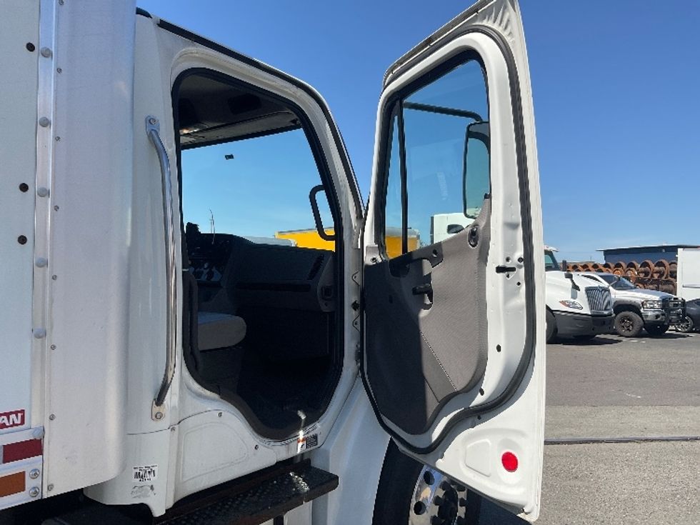 Medium Duty Box Truck-Light and Medium Duty Trucks-Freightliner-2019-M2-Tacoma-WA-165,239\n\t\tmiles-$ 55,750 - Image 20