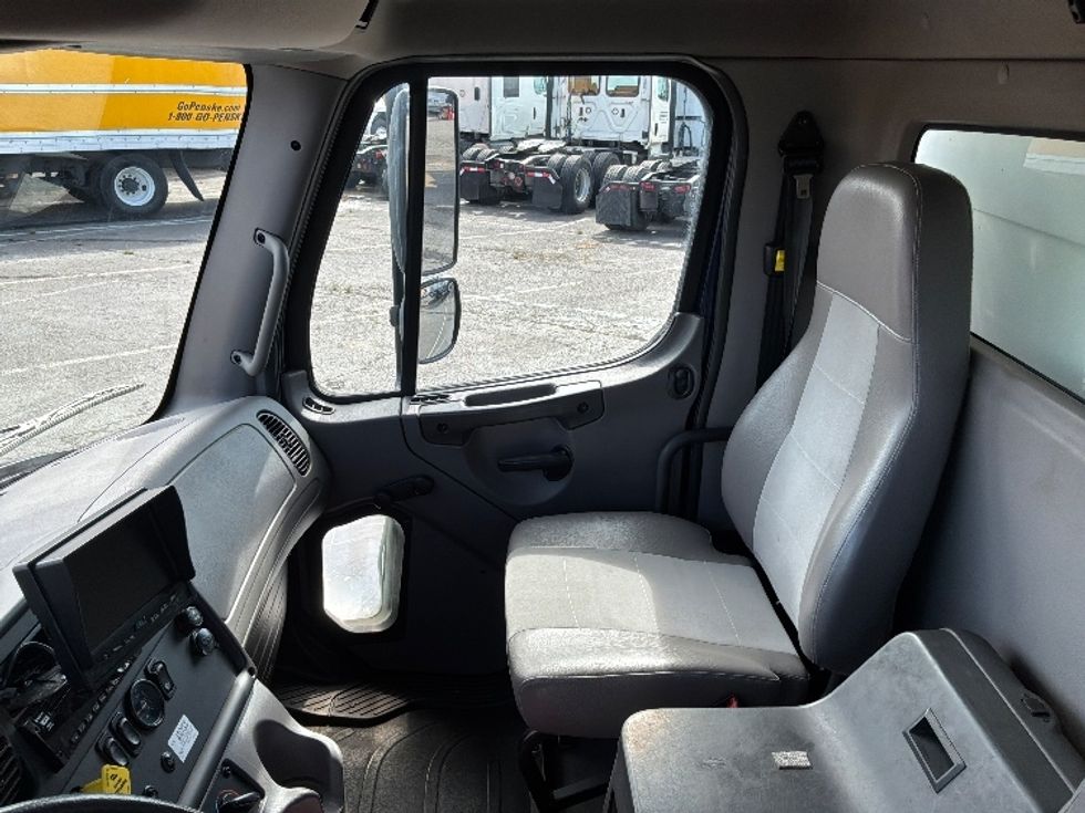 Medium Duty Box Truck-Light and Medium Duty Trucks-Freightliner-2019-M2-Tacoma-WA-176,512\n\t\tmiles-$ 49,250 - Image 19