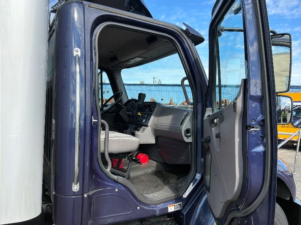 Medium Duty Box Truck-Light and Medium Duty Trucks-Freightliner-2019-M2-Tacoma-WA-176,512\n\t\tmiles-$ 49,250 - Image 20