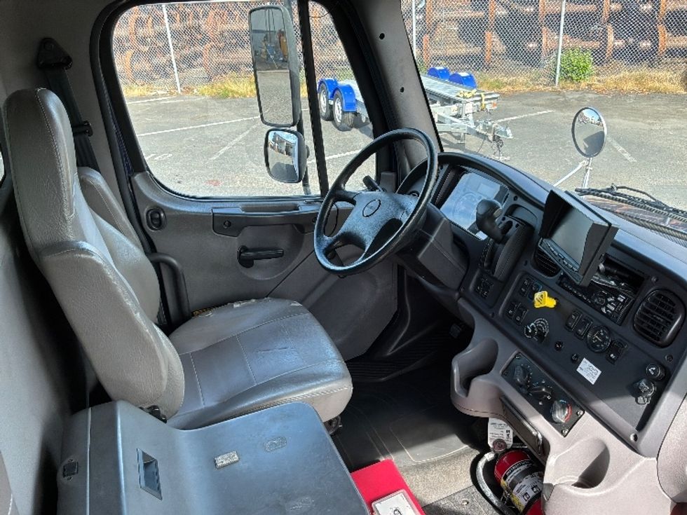 Medium Duty Box Truck-Light and Medium Duty Trucks-Freightliner-2019-M2-Tacoma-WA-176,512\n\t\tmiles-$ 49,250 - Image 22
