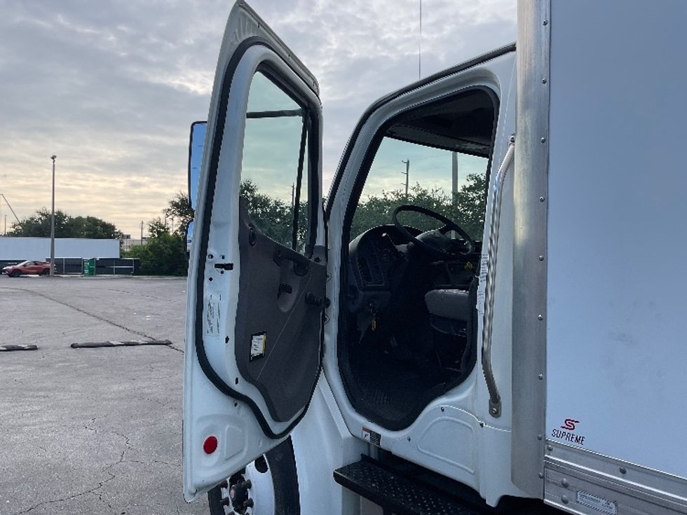 Medium Duty Box Truck-Light and Medium Duty Trucks-Freightliner-2019-M2-Tampa-FL-132,512\n\t\tmiles-$ 56,500 - Image 16