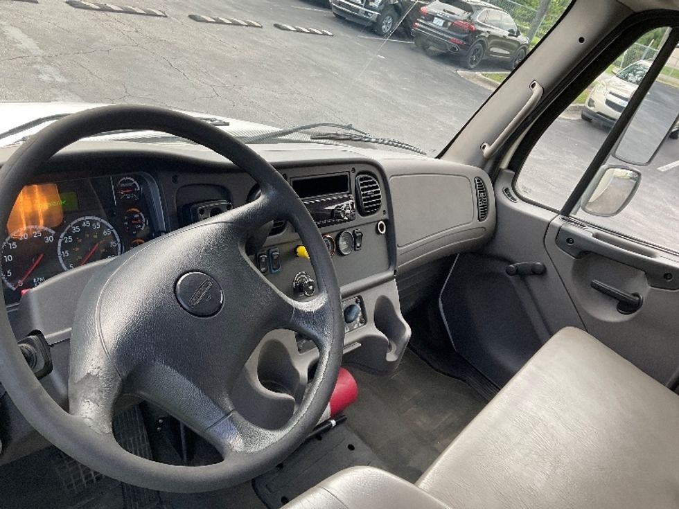 Medium Duty Box Truck-Light and Medium Duty Trucks-Freightliner-2019-M2-Tampa-FL-132,512\n\t\tmiles-$ 56,500 - Image 17