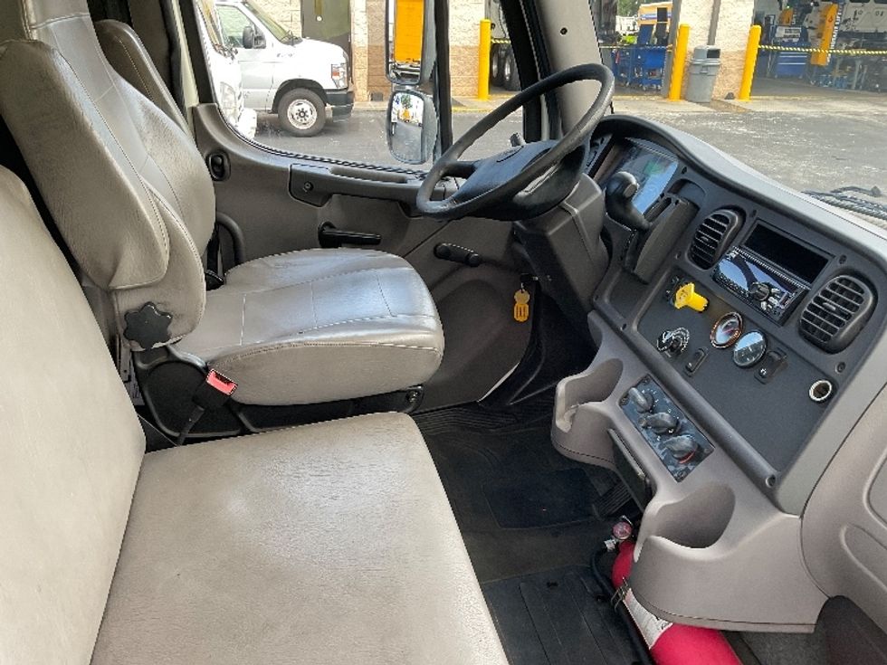 Medium Duty Box Truck-Light and Medium Duty Trucks-Freightliner-2019-M2-Tampa-FL-132,512\n\t\tmiles-$ 56,500 - Image 22